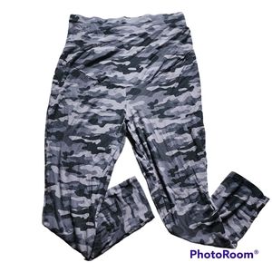 Time and Tru camo maternity leggings XL